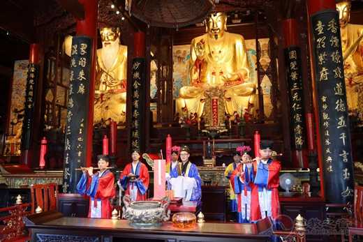 苏州玄妙观举行升国旗仪式暨纪念 “抗日战争、世界反法西斯战争胜利75周年”和平祈祷法会
