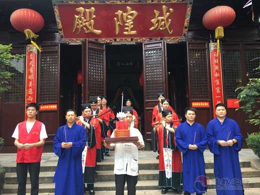 苏州城隍庙举行纪念中国人民抗日战争暨世界反法西斯战争胜利75周年祈福法会