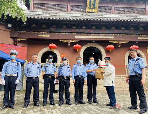 上海白云观慰问黄浦一线执勤交警