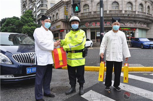 盛夏送清凉 慰问暖人心——上海城隍庙慰问多家豫园地区兄弟单位-道音文化