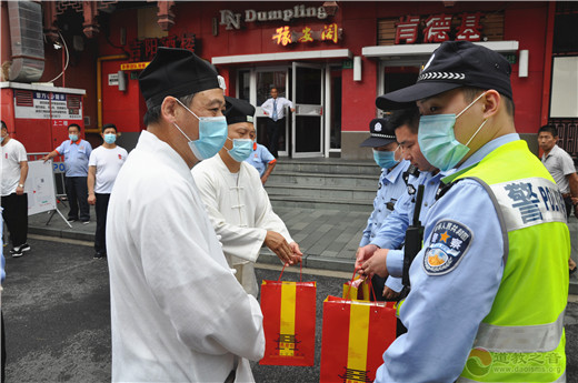 盛夏送清凉 慰问暖人心——上海城隍庙慰问多家豫园地区兄弟单位-道音文化