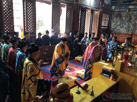 昆明市道教界在真庆观举行纪念中国人民抗日战争暨世界反法西斯战争胜利75周年和平祈祷法会