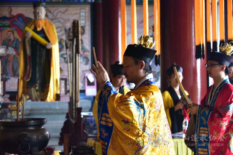 武当山静乐宫举行纪念抗战胜利75周年和平祈祷法会