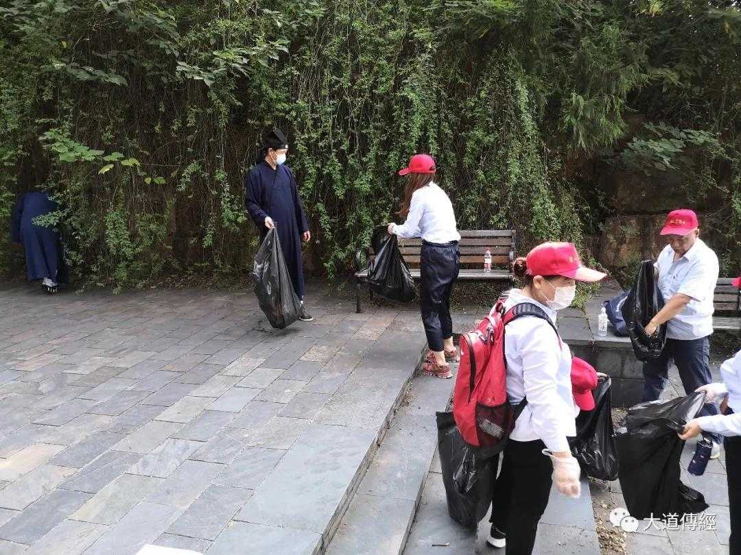 开展志愿服务活动 助力文明创建——武汉大道观配合磨山景区文明创建活动