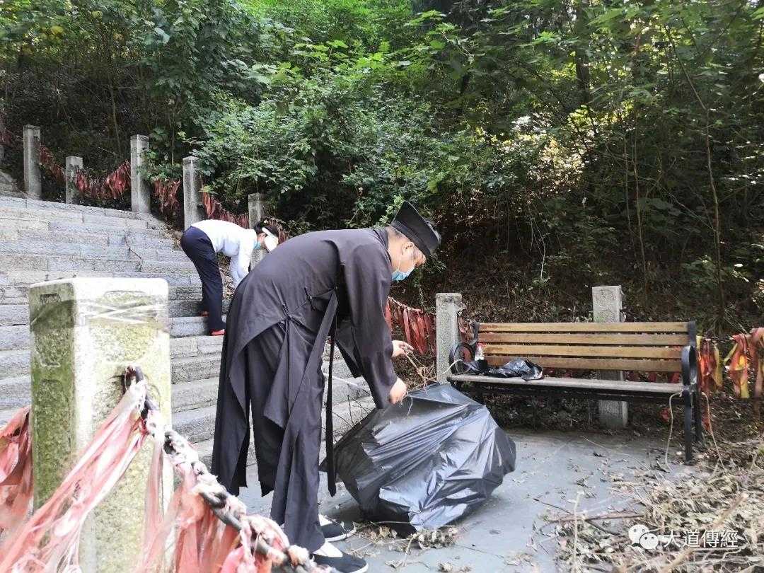 开展志愿服务活动 助力文明创建——武汉大道观配合磨山景区文明创建活动