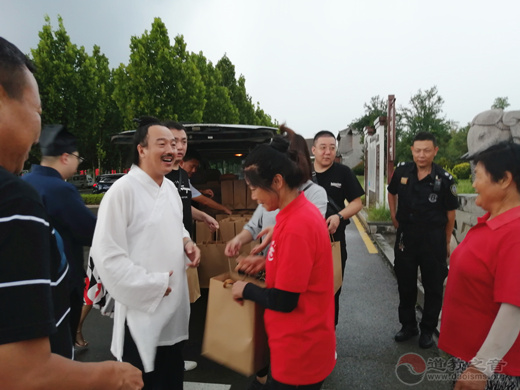 山东省青州市道教协会慰问九龙峪景区基层工作者献爱心-道音文化