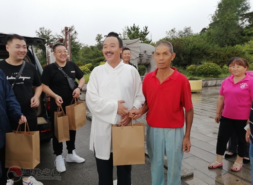 山东省青州市道教协会慰问九龙峪景区基层工作者献爱心-道音文化
