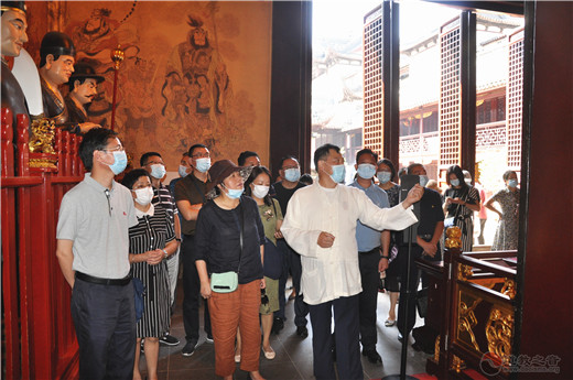 上海市崇明区民宗干部参访团到上海城隍庙参访交流