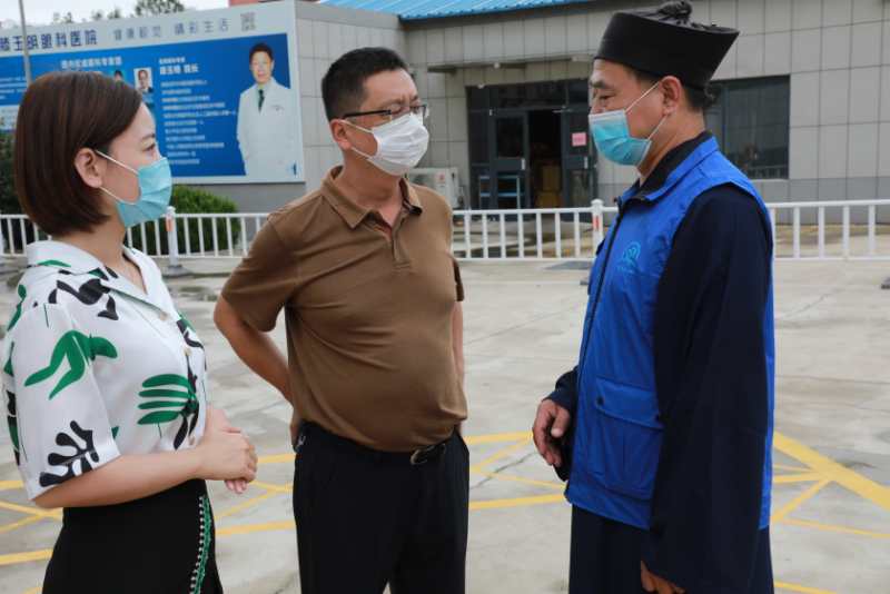 山东省威海市道协开展送温暖“关爱老人”行动