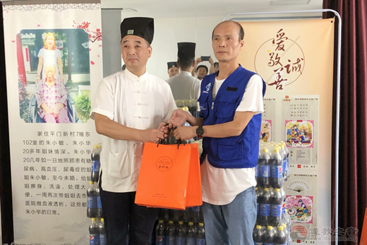 苏州玄妙观尚道慈爱功德会组织会员慰问北寺塔社区一线工作人员