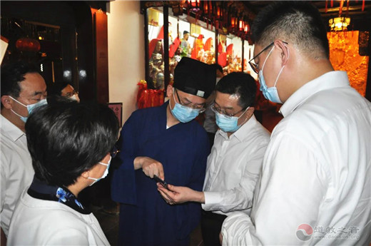 上海市委常委、统战部部长郑钢淼到上海城隍庙指导调研
