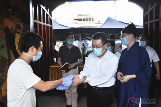 上海市委常委、统战部部长郑钢淼到上海城隍庙指导调研