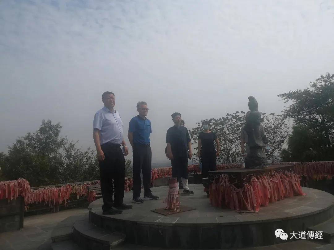 武汉市政协副秘书长丁顺清一行至东湖大道观调研