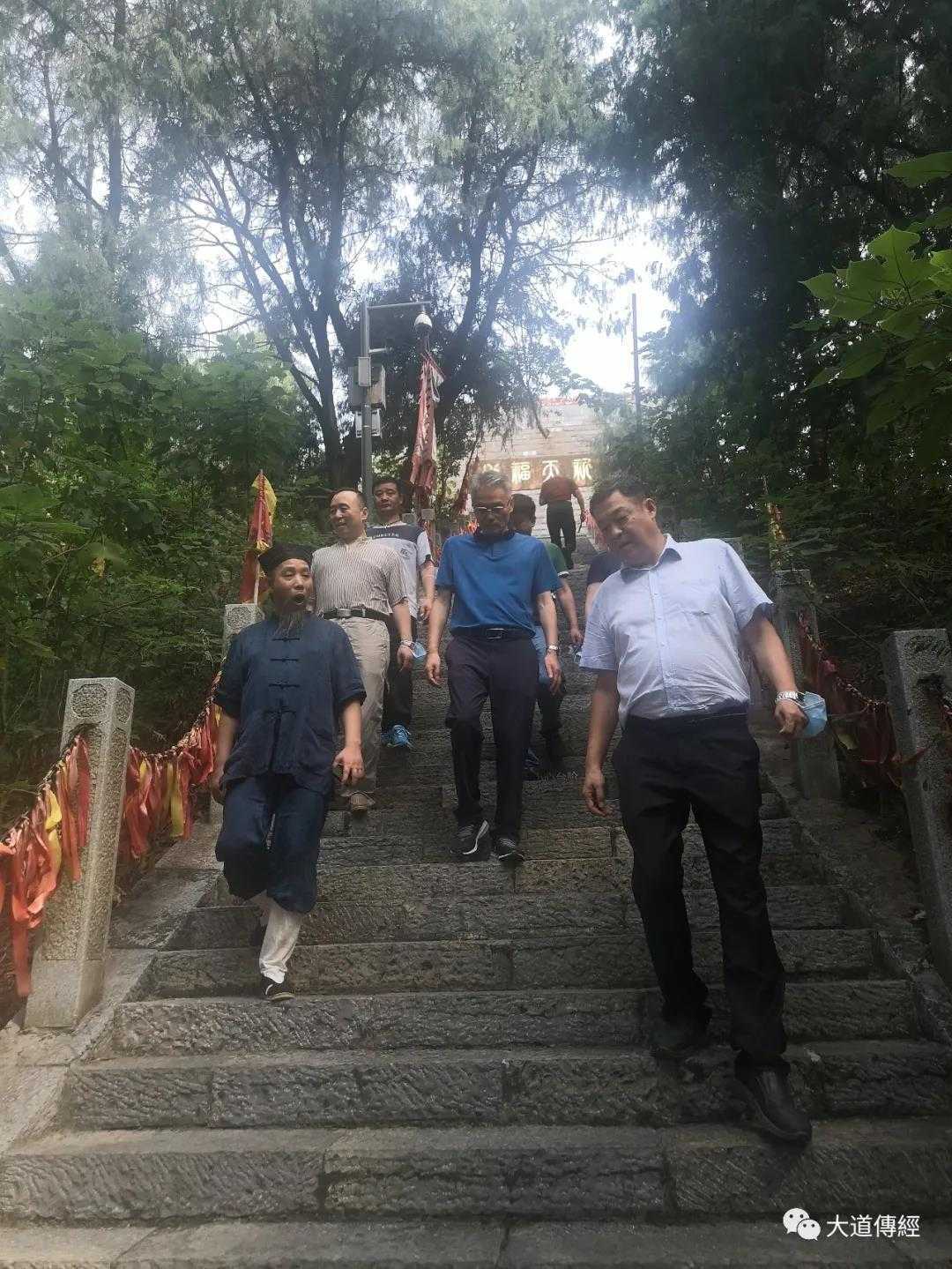 武汉市政协副秘书长丁顺清一行至东湖大道观调研
