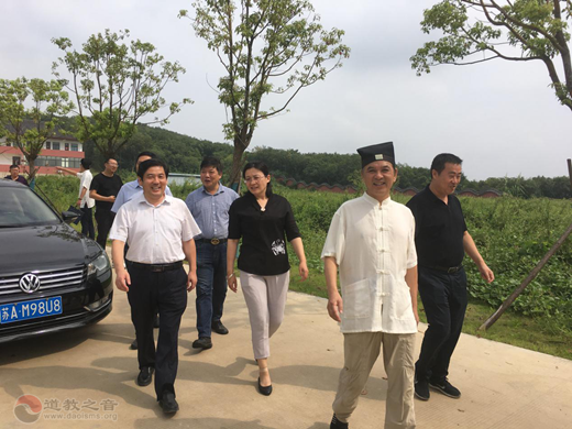江苏省民宗委副主任邓飞一行到南京方山洞玄观检查安全工作-道音文化