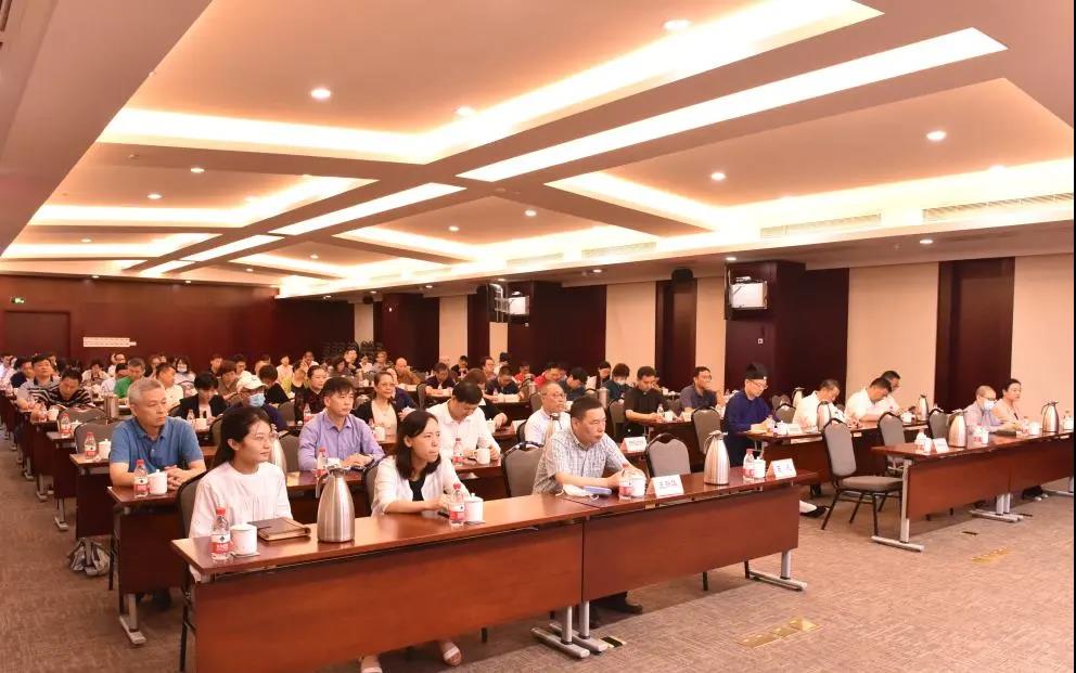 上海市民族宗教局举办民法典专题报告会