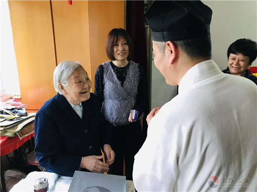 上海白云观慈爱功德会开展“贺中秋•迎国庆”系列慈善慰问-道音文化