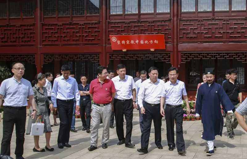 江苏省委统战部常务副部长李国华一行参访无锡市水仙道院