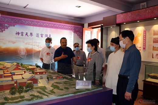 福建省全国政协委员考察团调研泰山灵应宫、泰山道教文化馆