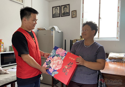 苏州城隍庙慈爱功德会开展中秋慰问独居孤寡老人活动