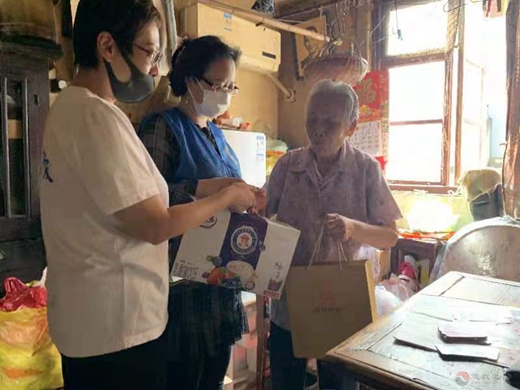 上海城隍庙慈爱功德会迎双节助老活动