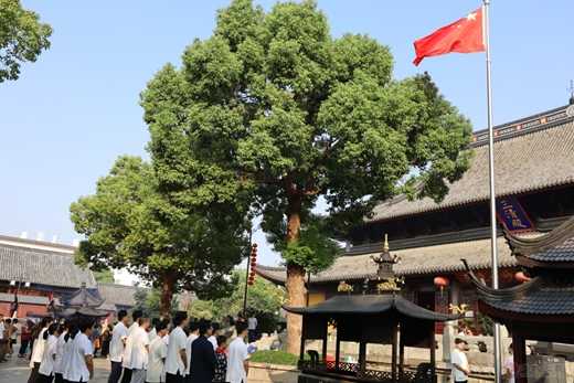 苏州玄妙观隆重举行升国旗仪式 庆祝“中华人民共和国成立71周年” 