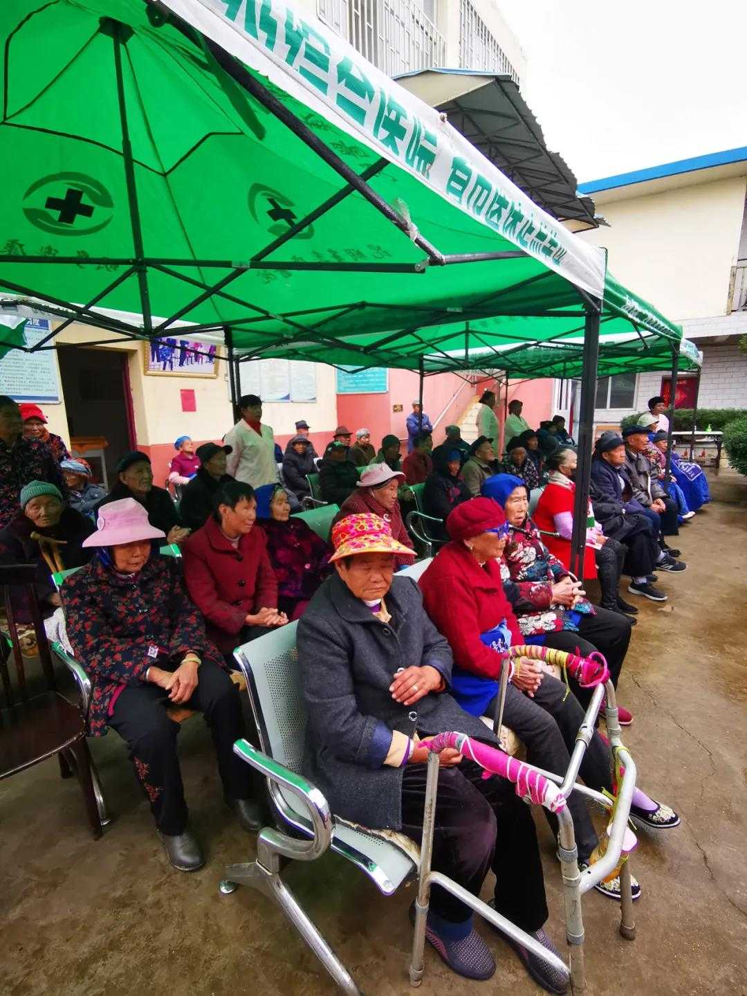 昆明市官渡区道教协会开展献爱心活动