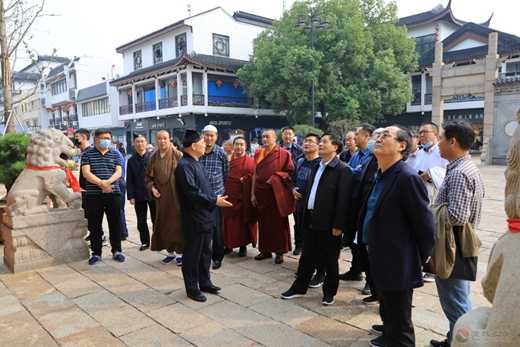 青海省省级宗教团体考察团一行到苏州玄妙观考察
