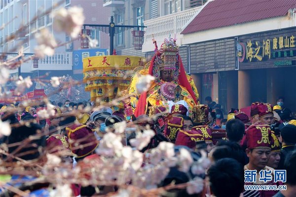 妈祖金身绕境巡安 福建湄洲岛千人“狂欢”-道音文化