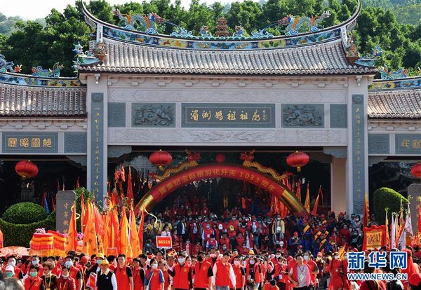 妈祖金身绕境巡安 福建湄洲岛千人“狂欢”-道音文化