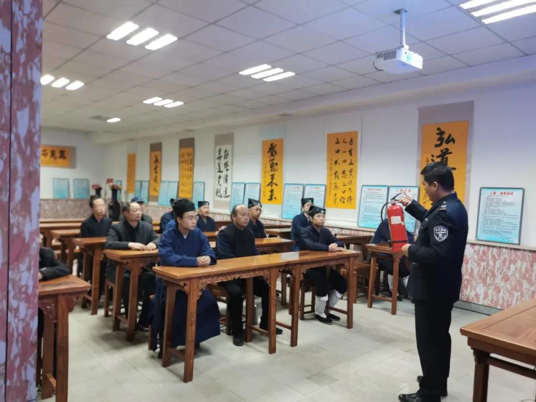 甘肃省兰州白云观举行消防安全培训讲座