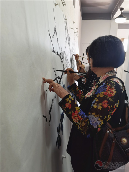 “惠风和畅”粤东道教书画展活动举行名家创作笔会