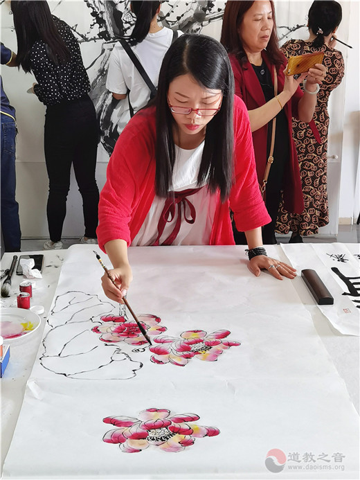 “惠风和畅”粤东道教书画展活动举行名家创作笔会