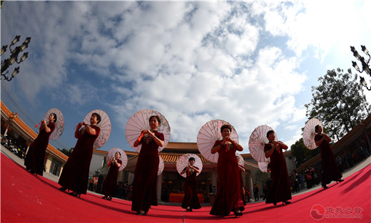 游园听曲赏舞看戏，妈祖景区恭贺新禧