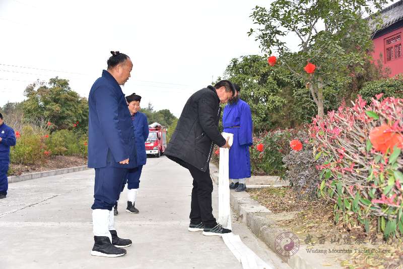 武当山道教学院开展2020年冬季消防安全应急救援演练-道音文化