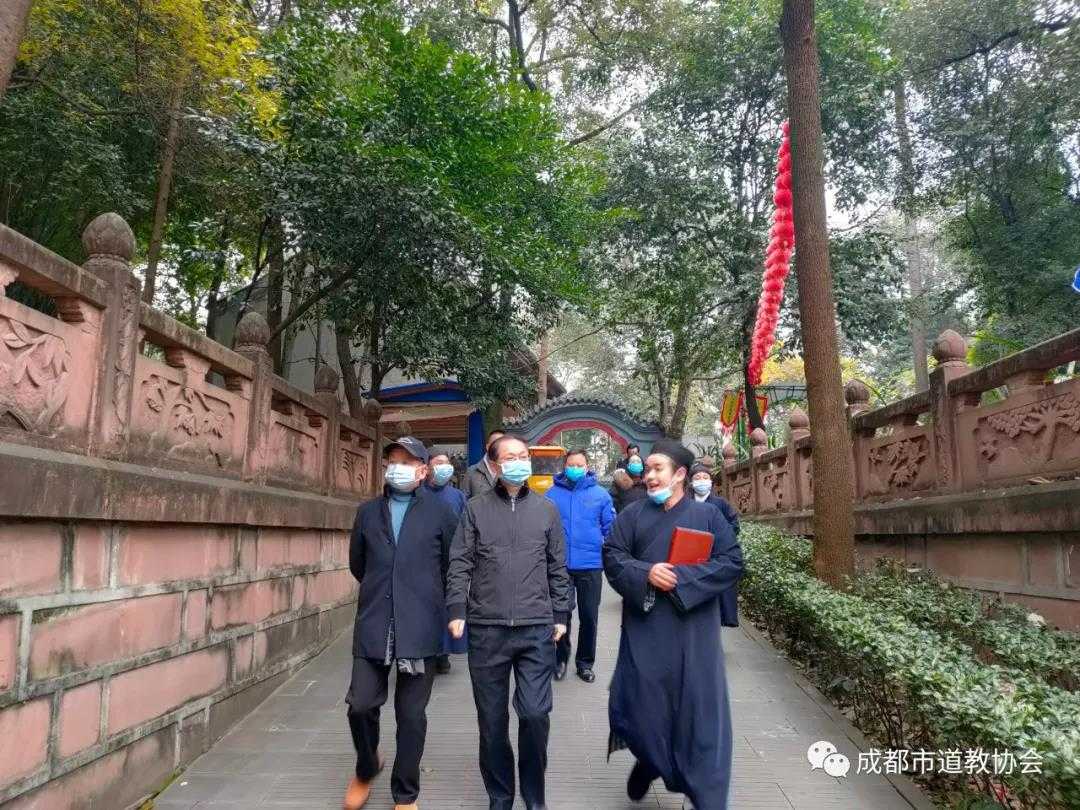 成都市民宗局副局长谯文成一行到市道协及青羊宫调研检查
