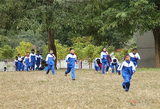 上海白云观慈爱功德会为边远小学捐赠校服-道音文化