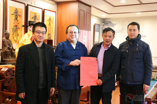 阳曲县东黄水镇马驼村支部书记向太原市道协赠送感谢信