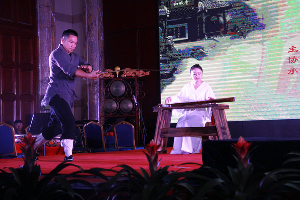 成都道教音乐艺术团表演《剑胆琴心》