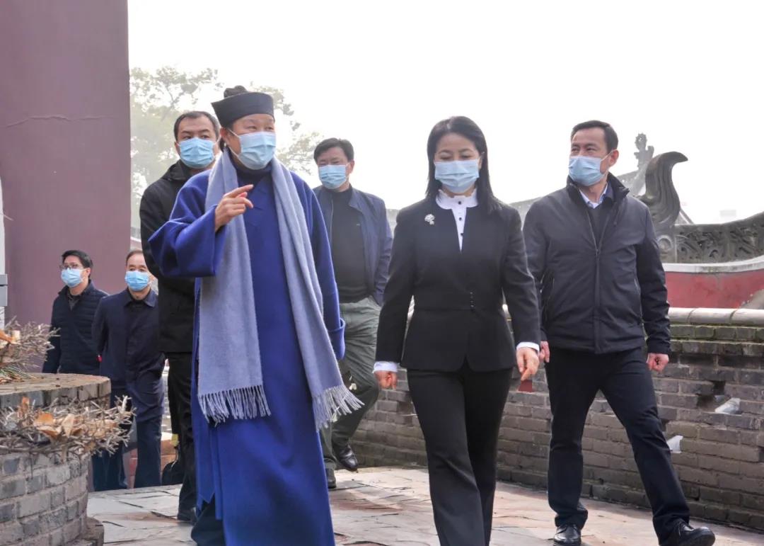 武汉市委常委、统战部部长杨玲一行到武汉长春观走访慰问