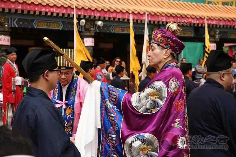 道长道长，有人和我说丘祖是他的师父，我该怎么回答他呢？