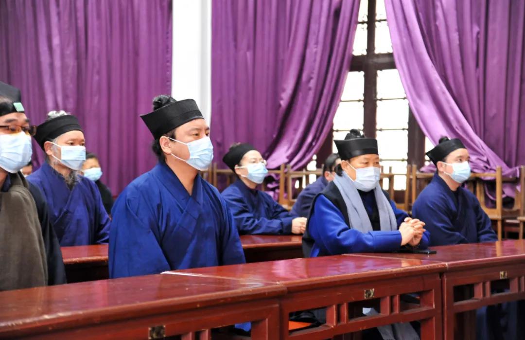 武汉长春观全体道众共同观看“两会”开幕直播-道音文化