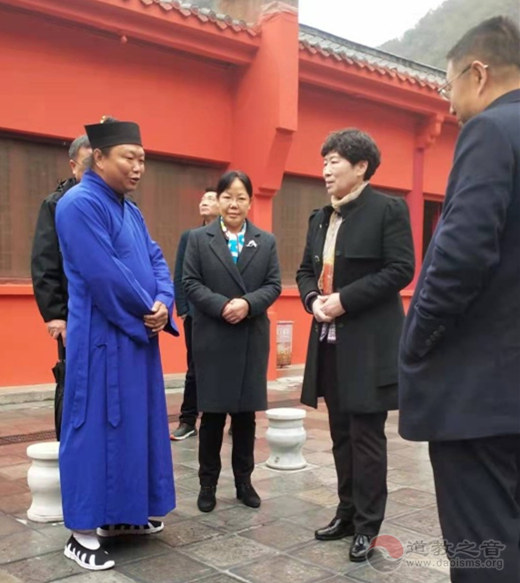 湖北省委统战部副部长、省民宗委主任马萍调研保康县汤池峡道观