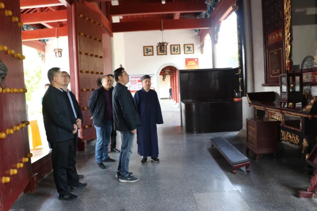 湘潭市委统战部副部长秦曙光一行考察邵阳市玉清宫-道音文化