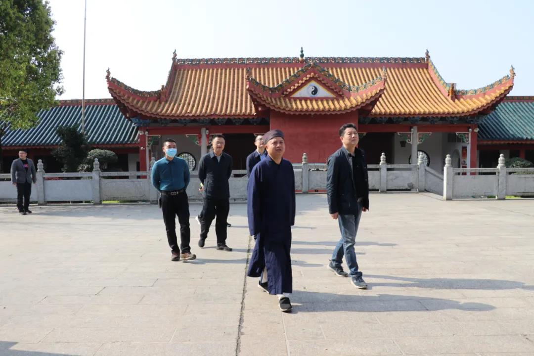 湘潭市委统战部副部长秦曙光一行考察邵阳市玉清宫-道音文化