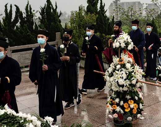 浙江道教学院全体成员至天台县烈士陵园祭扫扬先烈精神 颂爱国情怀-道音文化