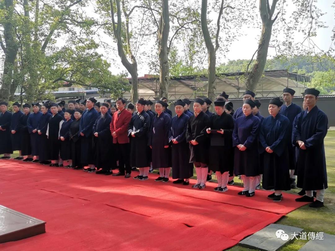 武汉大道观“道教高功音乐学习班”隆重举行开学典礼升国旗仪式