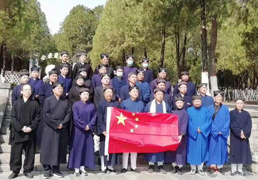 河北省保定道教界清明赴晋察冀烈士陵园祭扫缅怀革命先烈