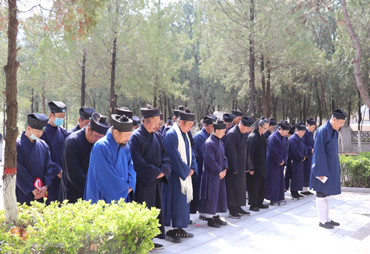 河北省保定道教界清明赴晋察冀烈士陵园祭扫缅怀革命先烈