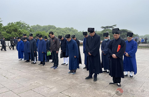 南京市道协一行赴雨花台烈士陵园进行爱国主义教育活动